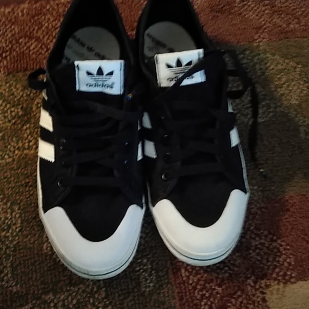 Adidas tenis shoes